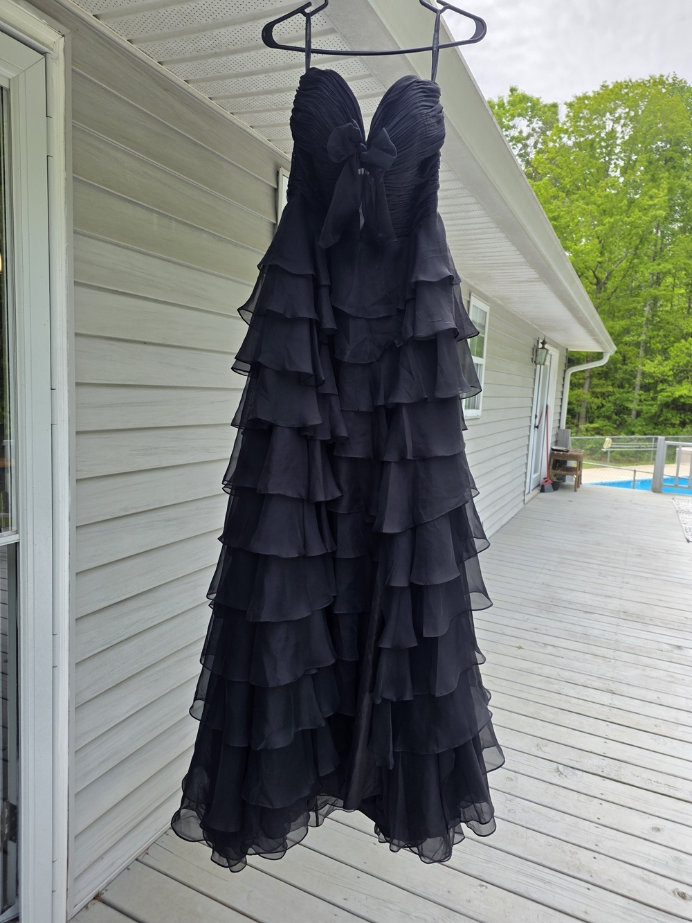 SHERRI HILL Black Ruffled Strapless Prom Dress